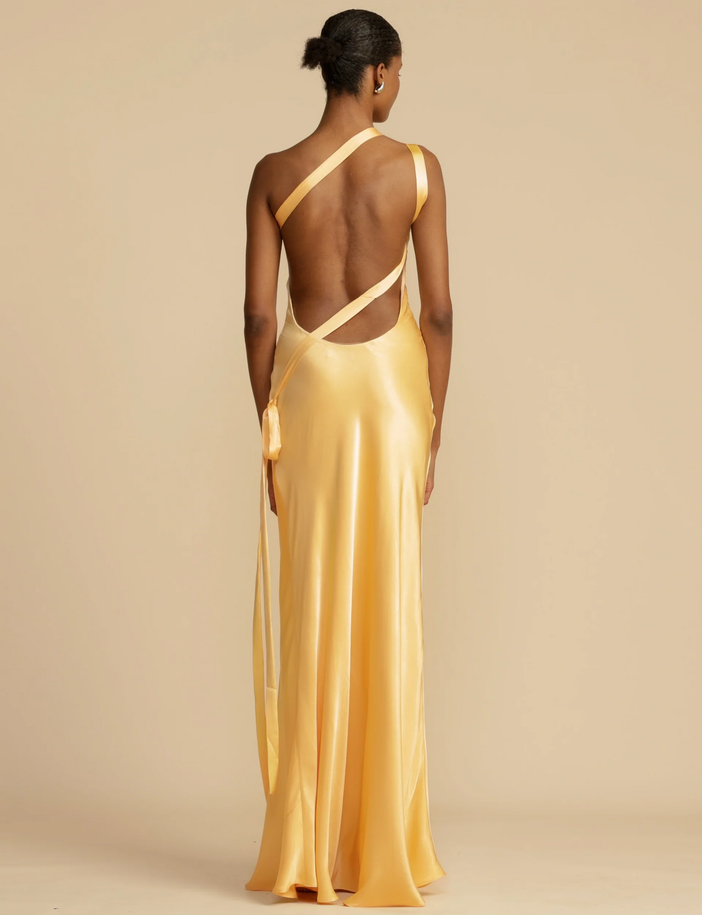 SYLVIA | ROBE LONGUE ASYMÉTRIQUE EN SATIN DOS NU
