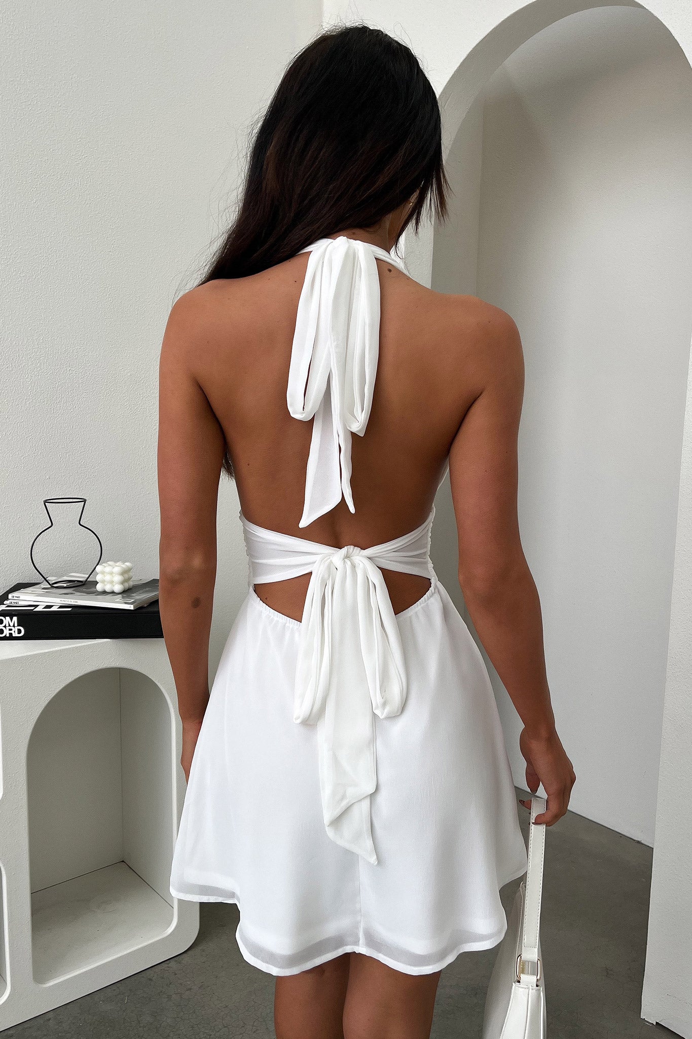 AVA | ROBE COURTE DOS NU À LIENS